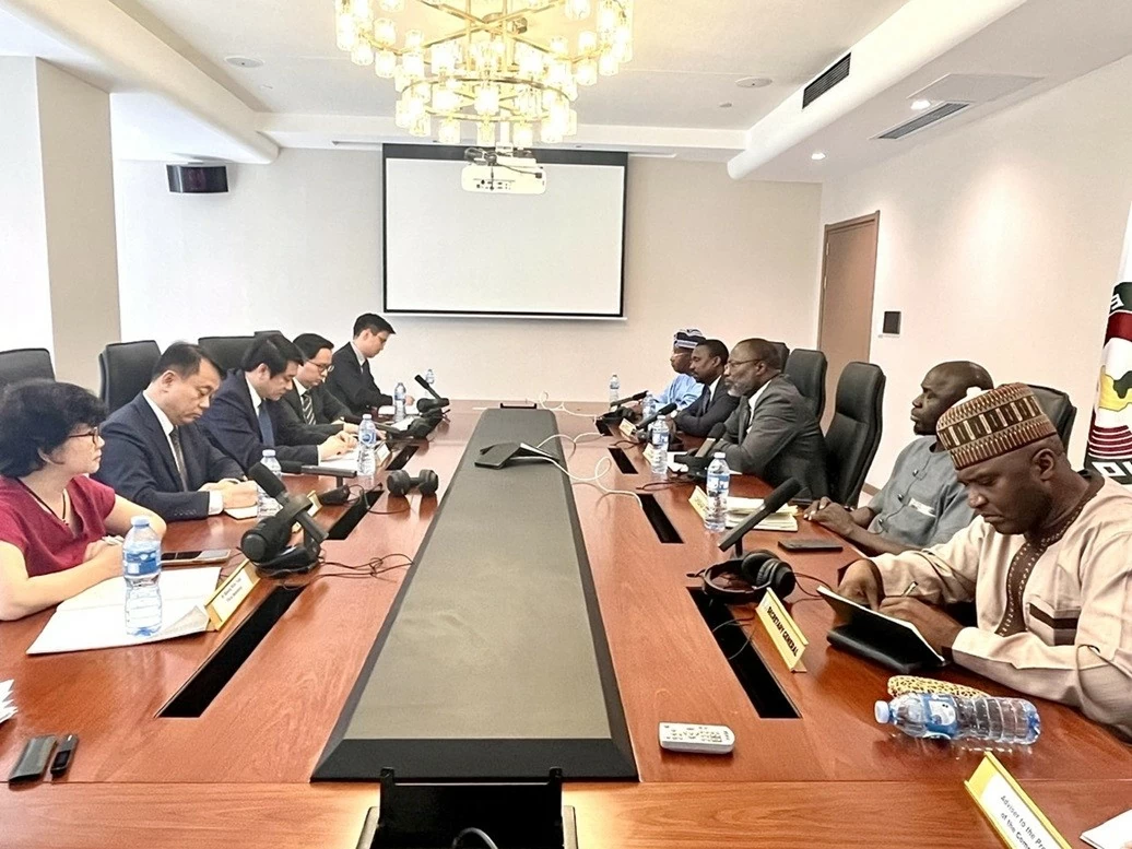 Thứ trưởng Ngoại giao Lê Anh Tuấn thăm làm việc tại Nigeria