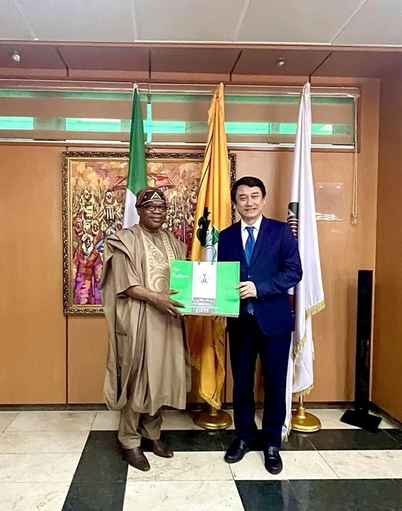 Thứ trưởng Ngoại giao Lê Anh Tuấn thăm làm việc tại Nigeria