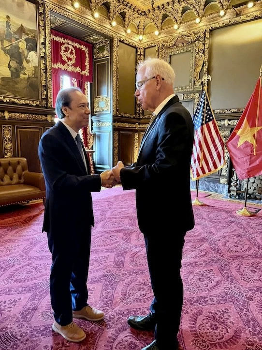 Đại sứ Nguyễn Quốc Dũng thăm và làm việc tại bang Minnesota, Hoa Kỳ