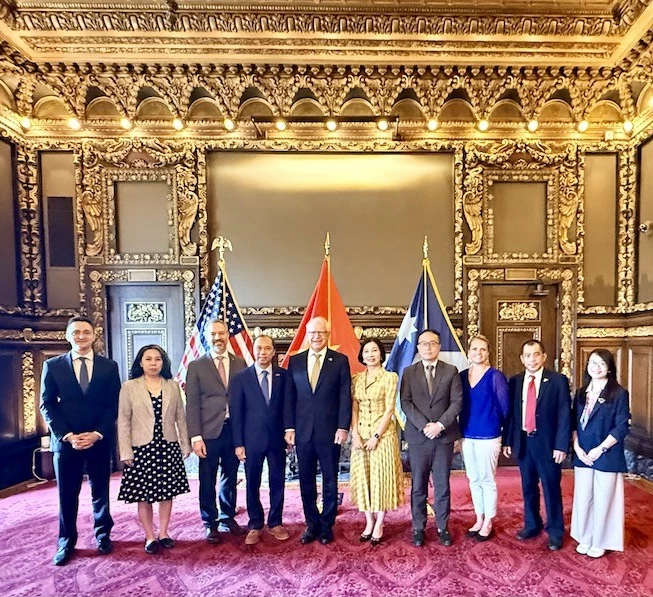 Đại sứ Nguyễn Quốc Dũng thăm và làm việc tại bang Minnesota, Hoa Kỳ