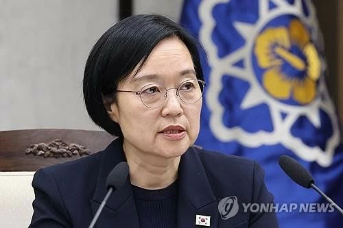 Thủ tướng Han Seong-sook phát biểu tại cuộc họp ứng phó kinh tế khẩn cấp vào ngày 2/7. (Nguồn: Yonhap) Thủ tướng Han Seong-sook phát biểu tại cuộc họp ứng phó kinh tế khẩn cấp vào ngày 2/7. (Nguồn: Yonhap)