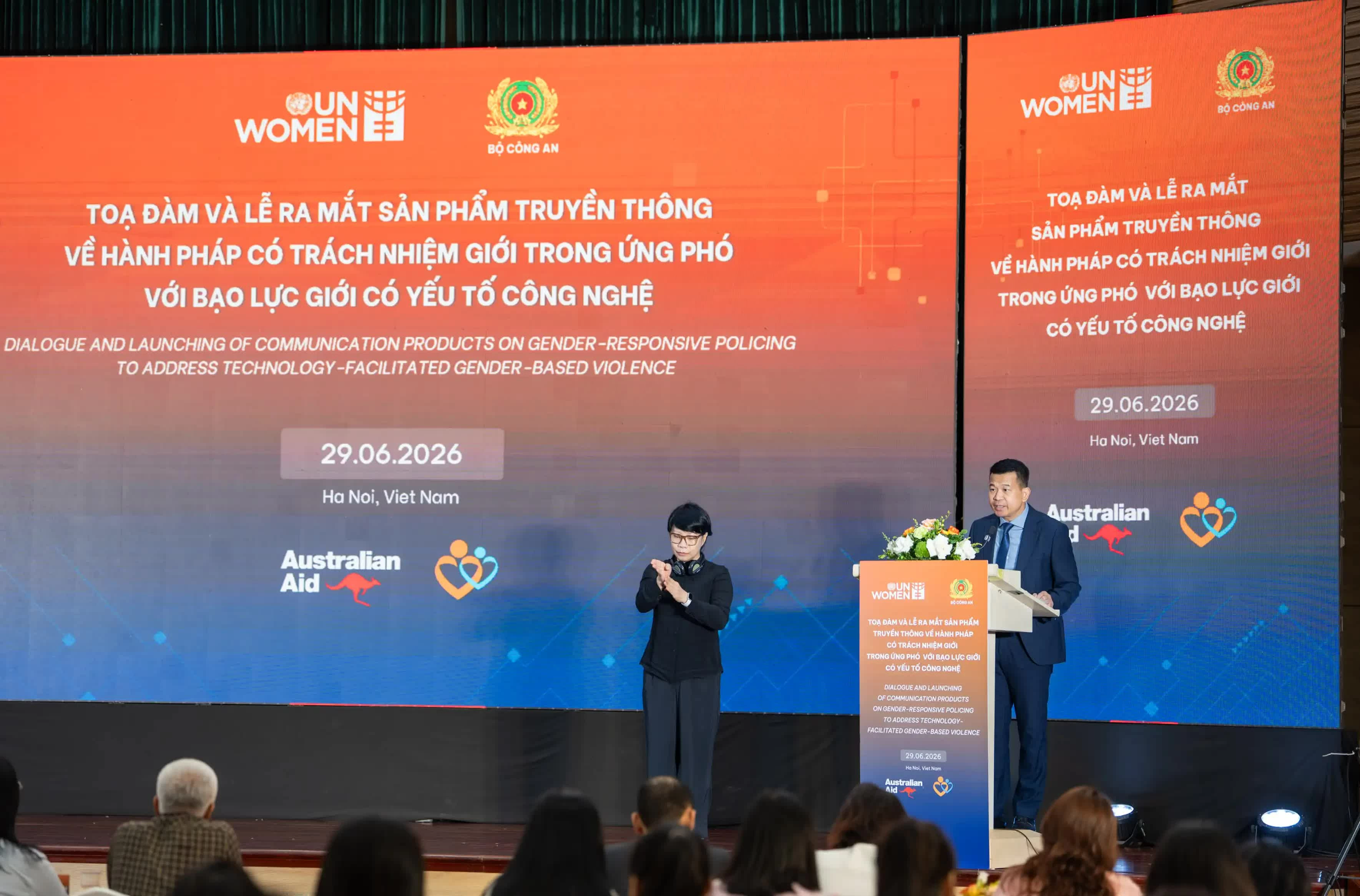 Bộ Công an phối hợp UN Women ra mắt sản phẩm truyền thông về bảo vệ phụ nữ, trẻ em gái trên không gian mạng Bộ Công an phối hợp UN Women ra mắt sản phẩm truyền thông về bảo vệ phụ nữ, trẻ em gái trên không gian mạng