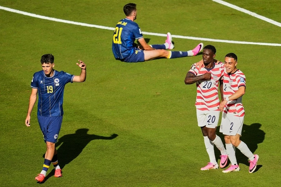 Kết quả bóng đá World Cup 2026: Mỹ 2-0 Bosnia & Herzegovina: Balogun ghi bàn rồi nhận thẻ đỏ, chủ nhà Mỹ hẹn tái đấu với Bỉ sau 12 năm Kết quả bóng đá World Cup 2026: Mỹ 2-0 Bosnia & Herzegovina: Balogun ghi bàn rồi nhận thẻ đỏ, chủ nhà Mỹ hẹn tái đấu với Bỉ sau 12 năm