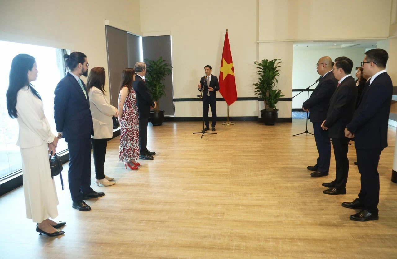 Toàn cảnh buổi lễ trao Huân chương Hữu nghị tặng Đại sứ Brasil tại Việt Nam. (Ảnh: Thành Long)