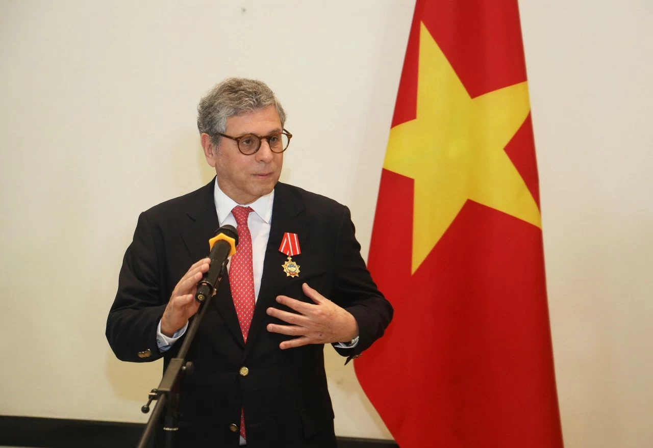 Đại sứ Marco Farani phát biểu tại buổi lễ. (Ảnh: Thành Long)