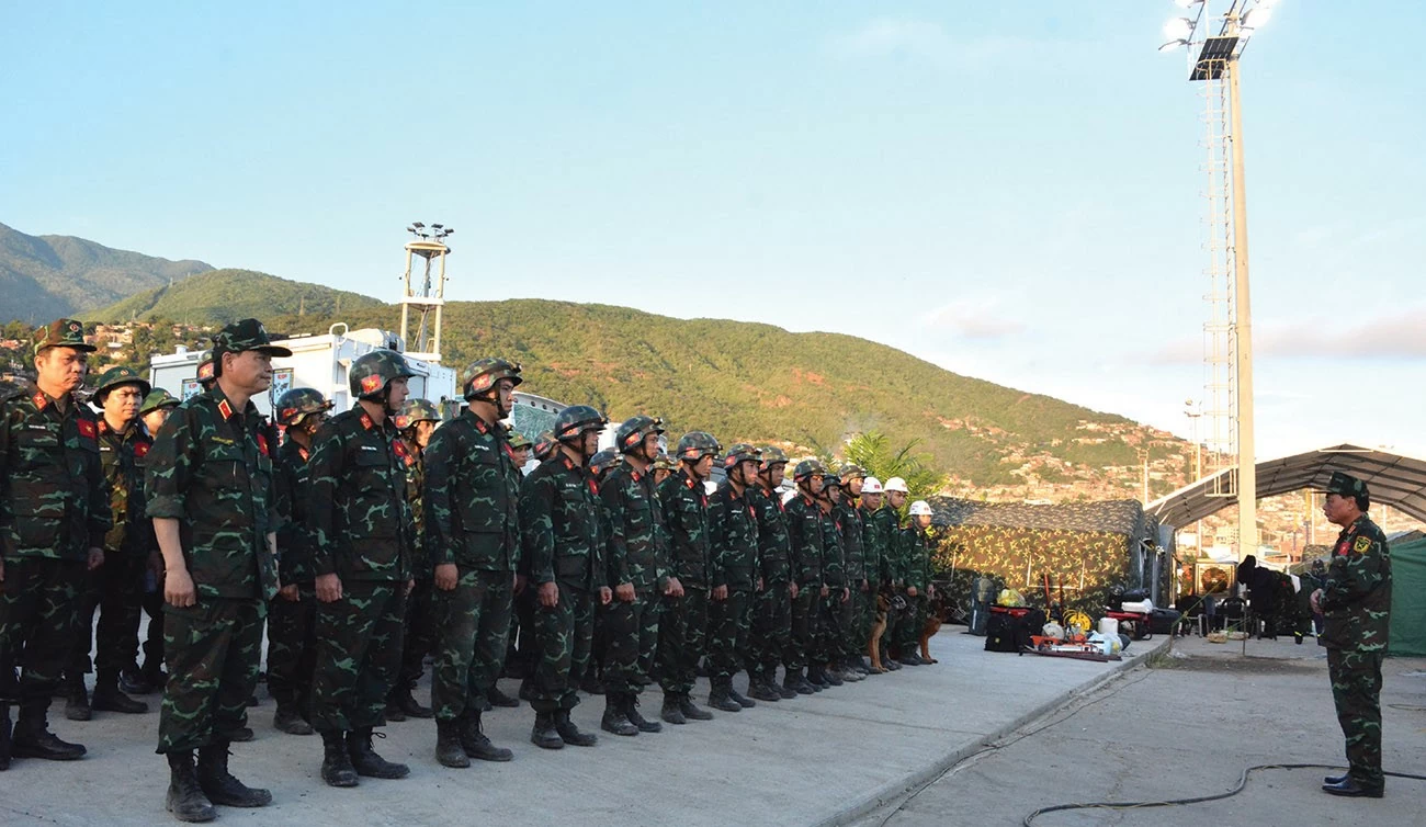 Đoàn Việt Nam chạy đua với thời gian tìm kiếm nạn nhân động đất tại Venezuela Đoàn Việt Nam đưa thành công ra ngoài thêm 9 nạn nhân động đất tại Venezuela