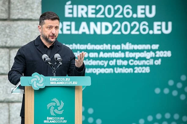 Tổng thống Ukraine Volodymyr Zelenskyy phát biểu tại lễ khai mạc nhiệm kỳ Chủ tịch luân phiên Hội đồng EU của Ireland ở Lâu đài Dublin, ngày 1/7. (Nguồn: Getty Images) Tổng thống Ukraine Volodymyr Zelenskyy phát biểu tại lễ khai mạc nhiệm kỳ Chủ tịch luân phiên Hội đồng EU của Ireland ở Lâu đài Dublin, ngày 1/7. (Nguồn: Getty Images)