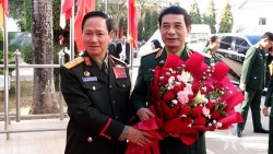 Bộ trưởng Quốc phòng Việt Nam-Lào gặp nhau tại điểm kết nối cao tốc Hà Nội-Vientiane