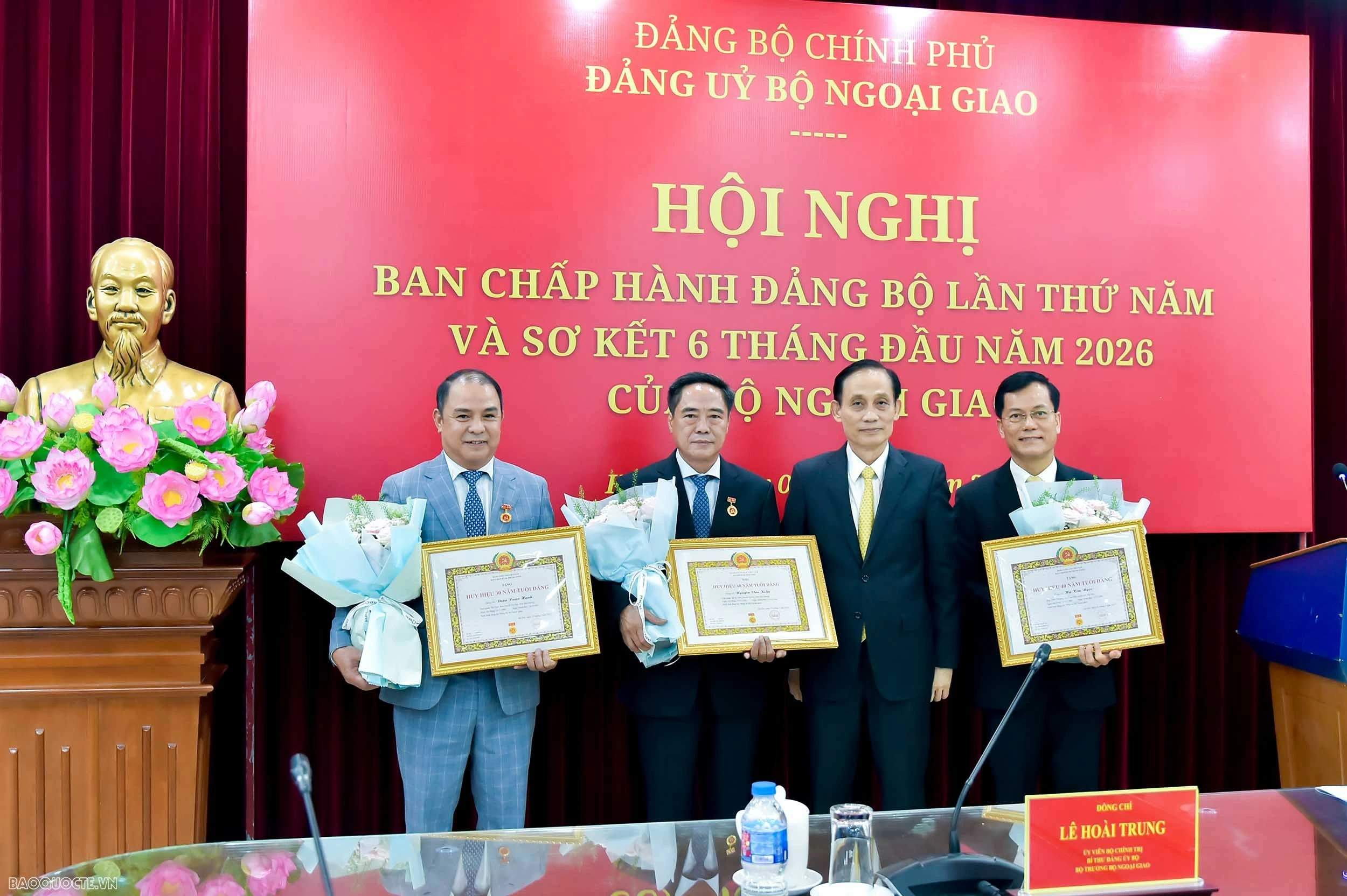 Bộ trưởng Lê Hoài Trung: Nâng tầm tư duy, đổi mới mạnh mẽ để xây dựng nền ngoại giao toàn diện, hiện đại Bộ trưởng Lê Hoài Trung: Nâng tầm tư duy, đổi mới mạnh mẽ để xây dựng nền ngoại giao toàn diện, hiện đại
