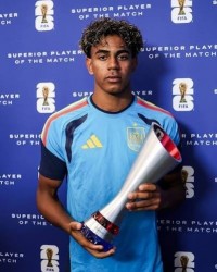 Phá vỡ kỷ lục của Mbappe, Lamine Yamal nhận danh hiệu cao quý