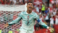 Cristiano Ronaldo phá dớp, lần đầu ghi bàn ở knock-out World Cup