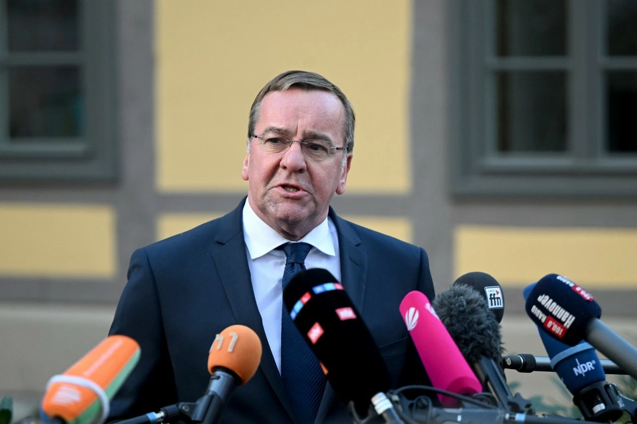 Bộ trưởng Quốc phòng Đức Boris Pistorius trong cuộc phỏng vấn với Der Spiegel, nhấn mạnh NATO được xây dựng trên nguyên tắc đồng thuận giữa các thành viên, đồng thời khẳng định châu Âu đang tăng cường chia sẻ trách nhiệm quốc phòng trong liên minh. (Nguồn: NY Times)