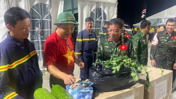 Đại sứ Việt Nam tại Venezuela thăm đoàn cứu hộ, tiếp thêm động lực cho lực lượng nơi tuyến đầu cứu nạn
