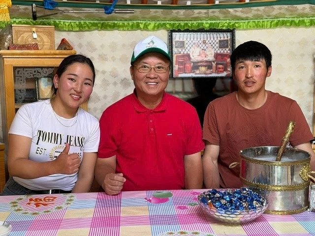 28.13: Giữa biển cỏ mênh mông