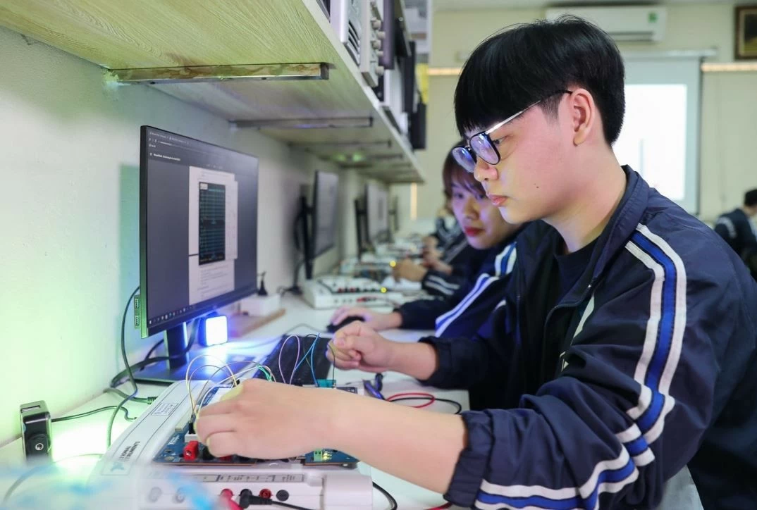 Trường ĐH Công nghệ - ĐH Quốc gia Hà Nội công bố điểm sàn xét tuyển năm 2026
