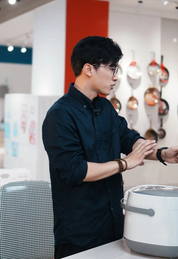 Theo Linh, Kiot Khói được phát triển theo định hướng chuẩn hóa quy trình và nâng cao khả năng phối hợp giữa các thành viên trong đội ngũ.