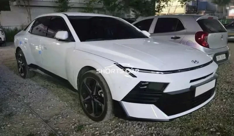Ảnh thực tế Hyundai Elantra 2027 không che chắn, lăn bánh ngoài đường. Ảnh thực tế Hyundai Elantra 2027 không che chắn, lăn bánh ngoài đường.