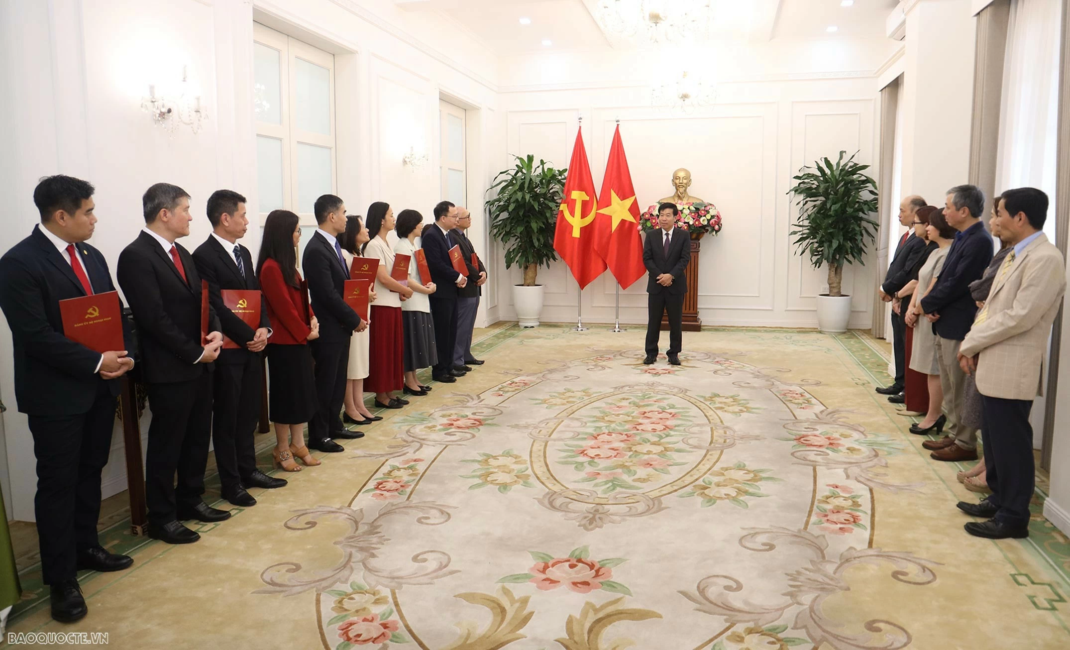 Toàn cảnh buổi lễ trao Quyết định chỉ định Bí thư cấp ủy ngoài nước đợt II/2026. (Ảnh Thành Long)