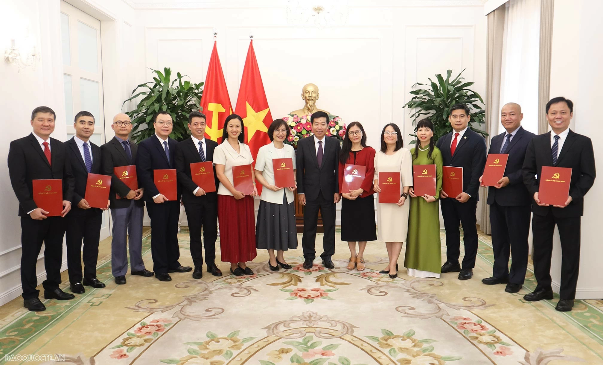 Các đại biểu chụp ảnh chung. (Ảnh: Thành Long)