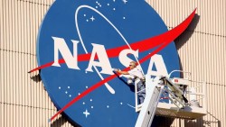 Nỗ lực giải cứu đài thiên văn của NASA trước nguy cơ rơi tự do