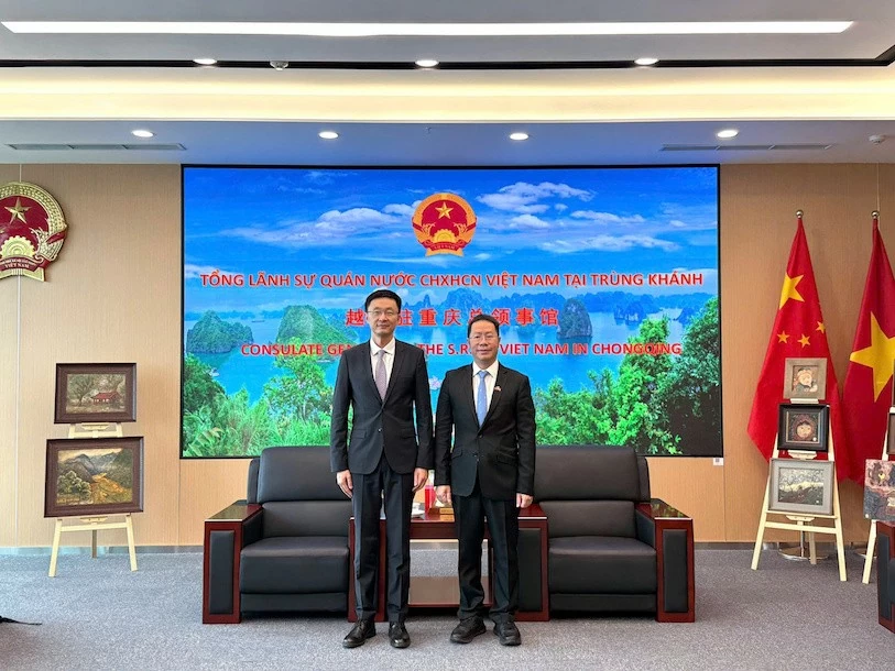 Tổng Lãnh sự Bùi Nguyên Long tiếp đoàn Đại học Chính pháp Tây Nam, Trùng Khánh