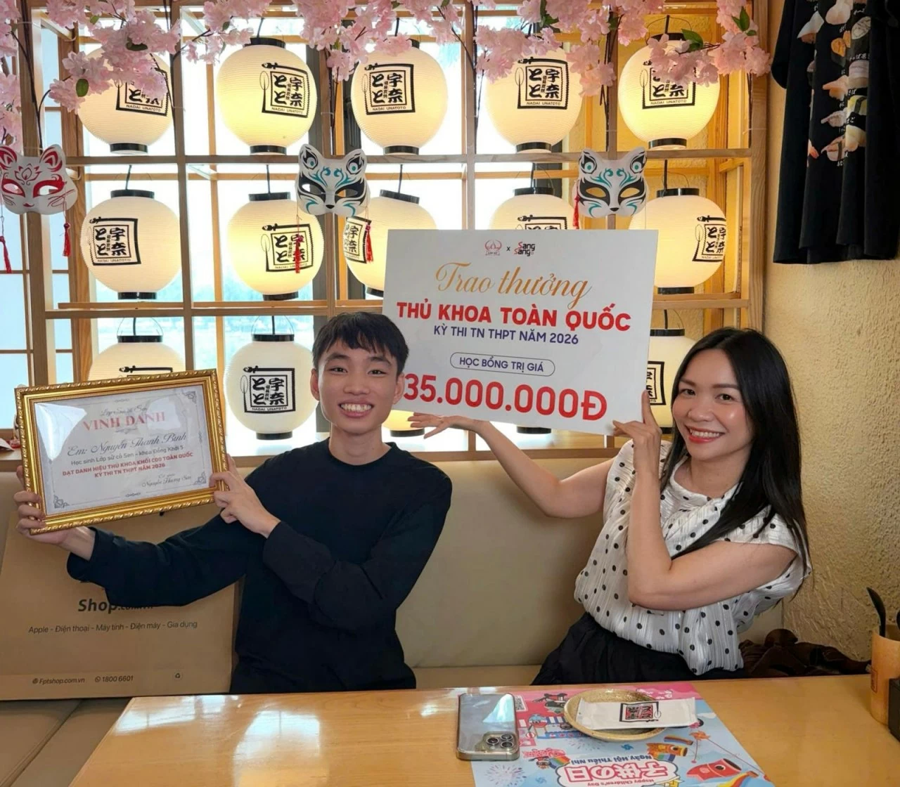 Từ sinh viên Học viện Ngoại giao đến thủ khoa khối C00: Em chọn làm lại để không phải hối tiếc