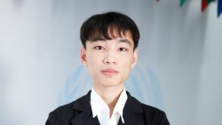 Từ sinh viên Học viện Ngoại giao đến thủ khoa khối C00: 'Em chọn làm lại để không phải hối tiếc'