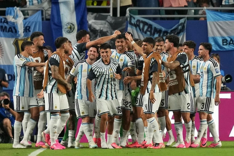Kết quả bóng đá World Cup 2026: Argentina 3-2 Cape Verde: Messi phá vỡ mọi kỷ lục, Argentina hạ Cape Verde sau 120 phút căng thẳng Kết quả bóng đá World Cup 2026: Argentina 3-2 Cape Verde: Messi phá vỡ mọi kỷ lục, Argentina hạ Cape Verde sau 120 phút căng thẳng