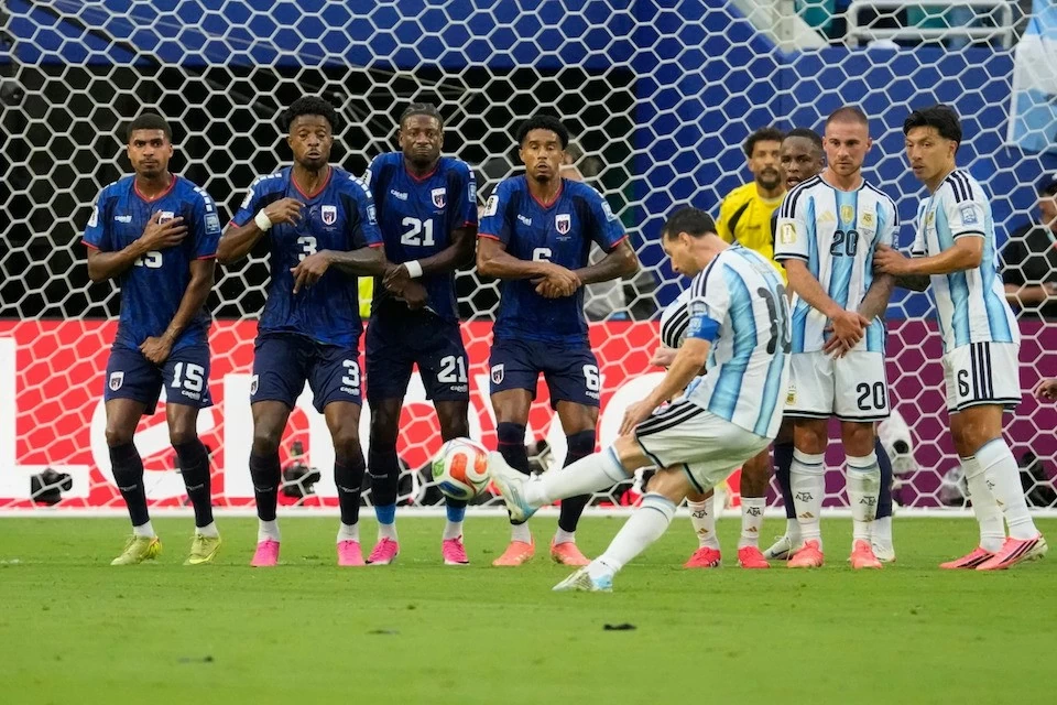 Messi đối đầu Vozinha: Khi người gác đền thua Argentina nhưng thắng cả thế giới