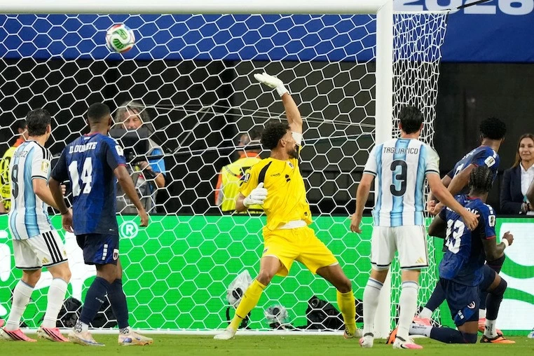 Kết quả bóng đá World Cup 2026: Argentina 3-2 Cape Verde: Messi phá vỡ mọi kỷ lục, Argentina hạ Cape Verde sau 120 phút căng thẳng Kết quả bóng đá World Cup 2026: Argentina 3-2 Cape Verde: Messi phá vỡ mọi kỷ lục, Argentina hạ Cape Verde sau 120 phút căng thẳng