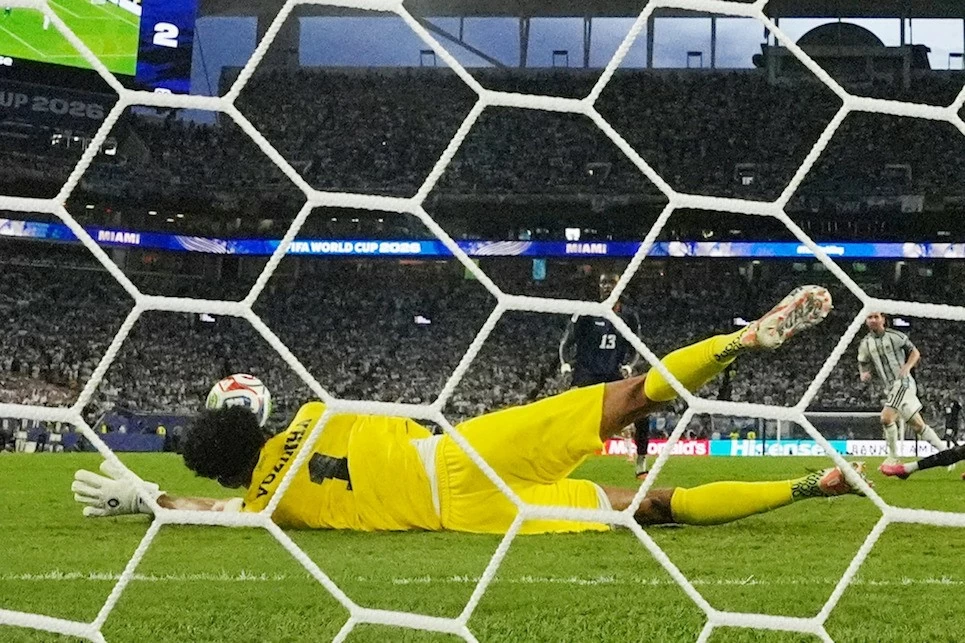 Messi đối đầu Vozinha: Khi người gác đền thua Argentina nhưng thắng cả thế giới