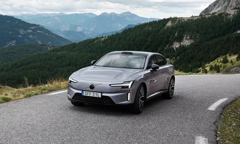 Volvo ES90 mang phong cách sedan pha fastback.