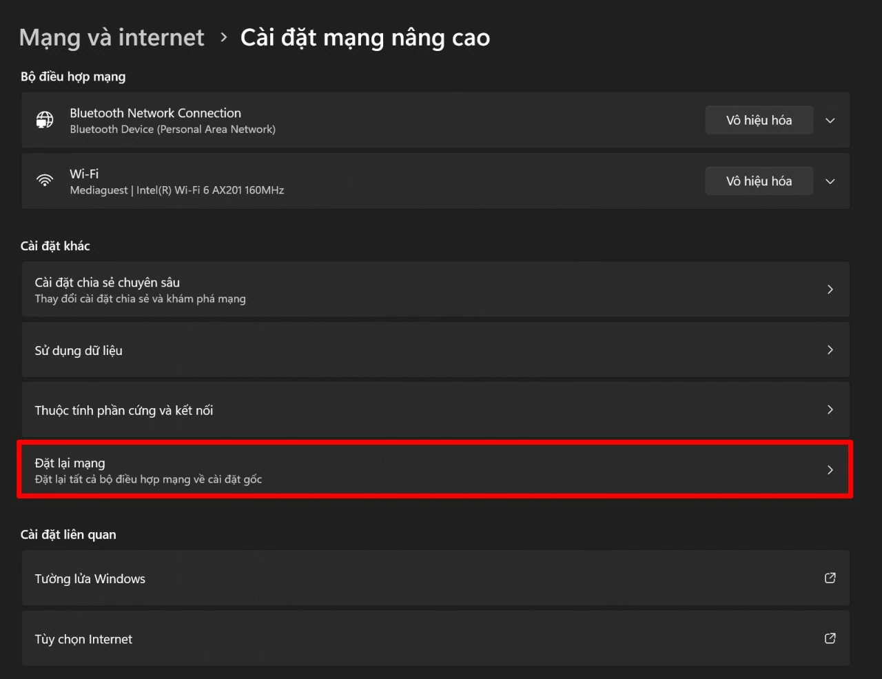 Cuộn xuống cuối trang và tìm mục Đặt lại mạng (Network Reset). Cuộn xuống cuối trang và tìm mục Đặt lại mạng (Network Reset).