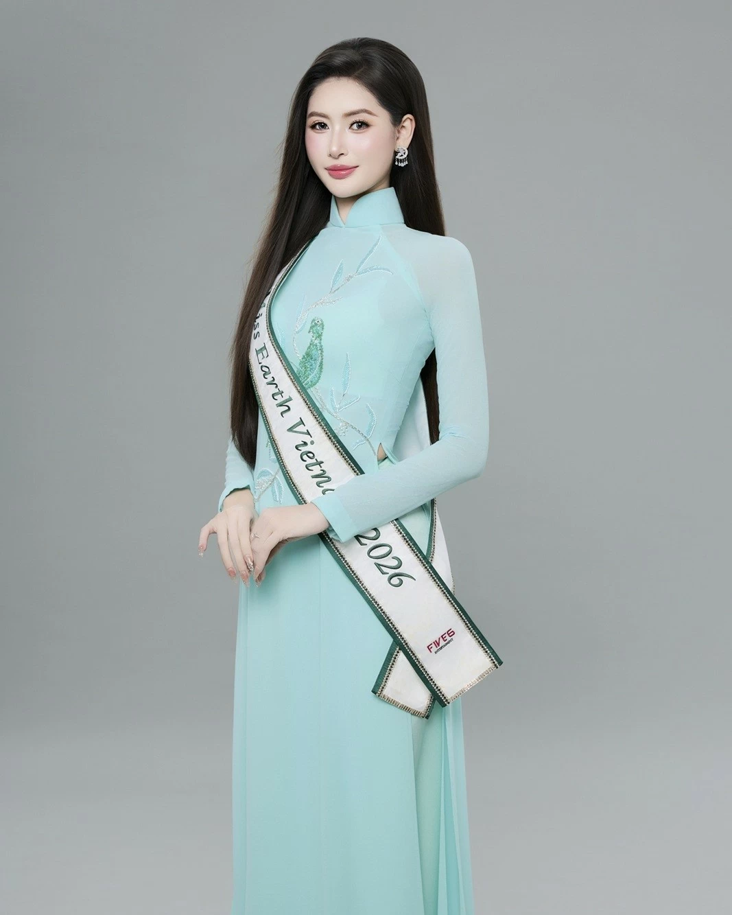 Phạm Hoàng Thu Uyên sẽ đại diện Việt Nam thi Miss Earth 2026