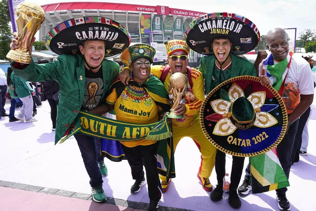 Caramelo: Siêu cổ động viên nổi tiếng nhất Mexico và hành trình theo chân El Tri suốt 40 năm