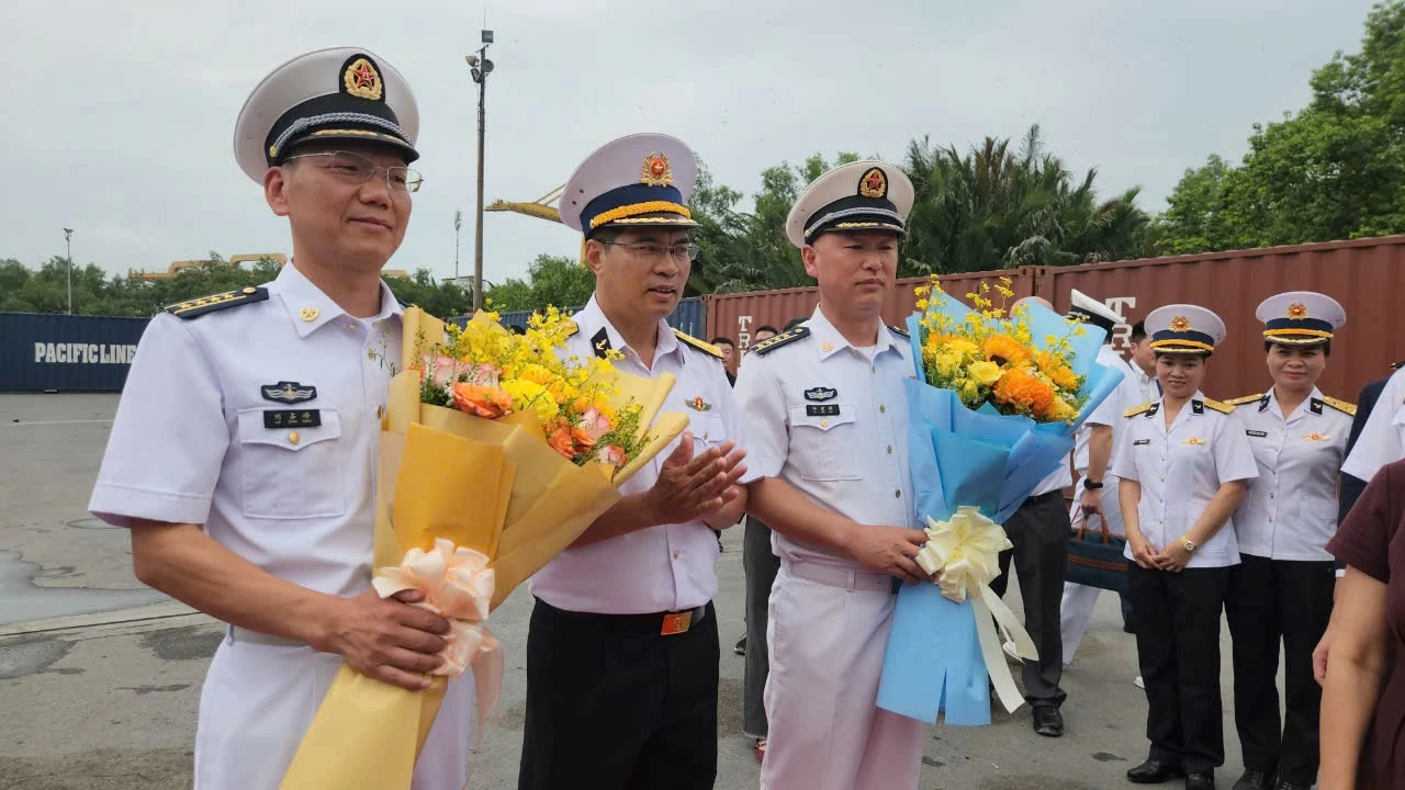 Biên đội tàu huấn luyện Hải quân Trung Quốc thăm TP. Hồ Chí Minh