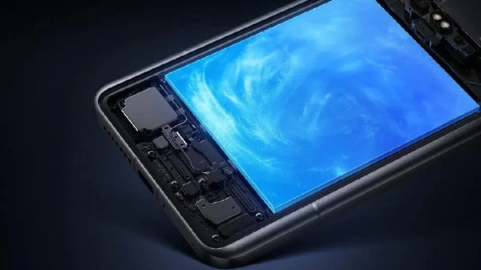 Máy có thể được trang bị viên pin dung lượng 10.000 mAh. 