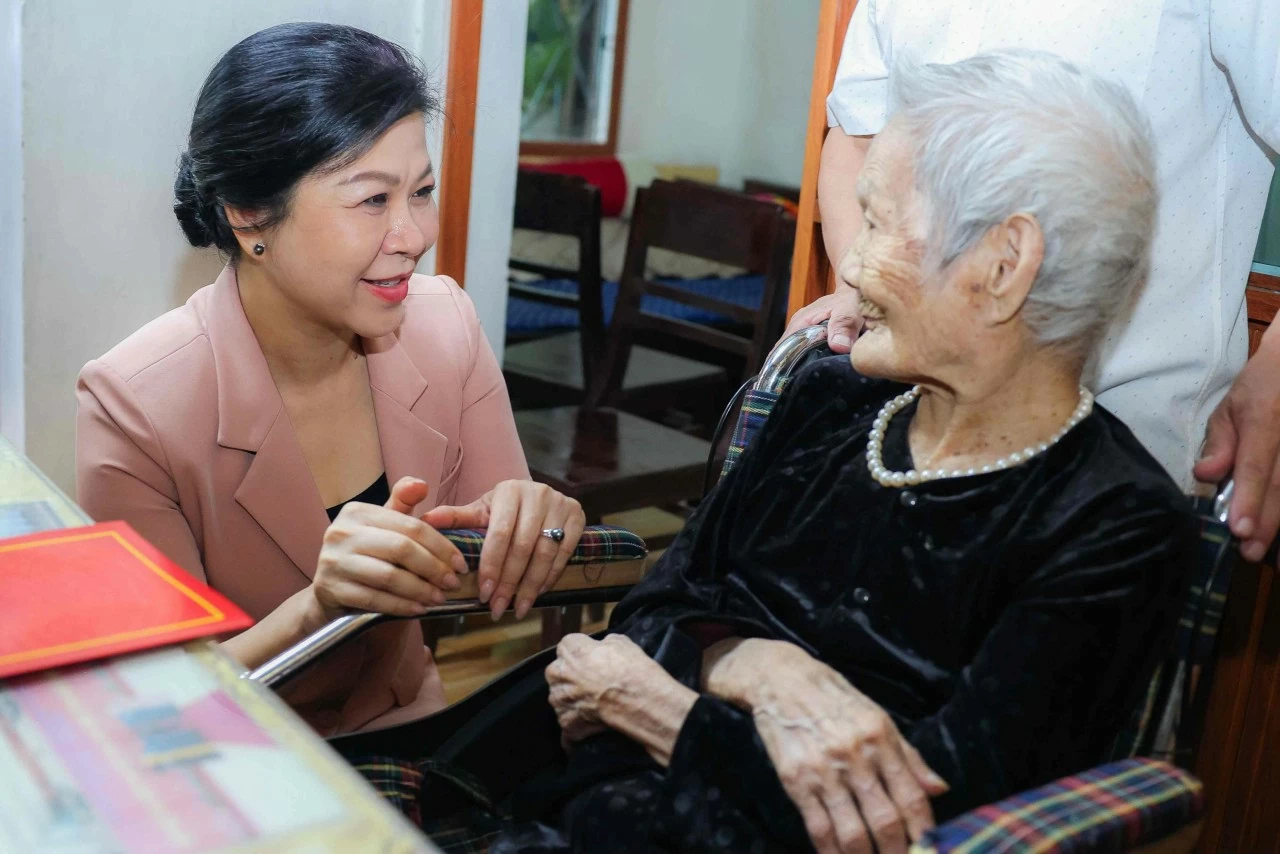 Hành trình tri ân trên đất lửa Quảng Trị: Tiếp sức những người lính ngày đêm đưa liệt sĩ trở về Hành trình tri ân trên đất lửa Quảng Trị: Tiếp sức những người lính ngày đêm đưa liệt sĩ trở về