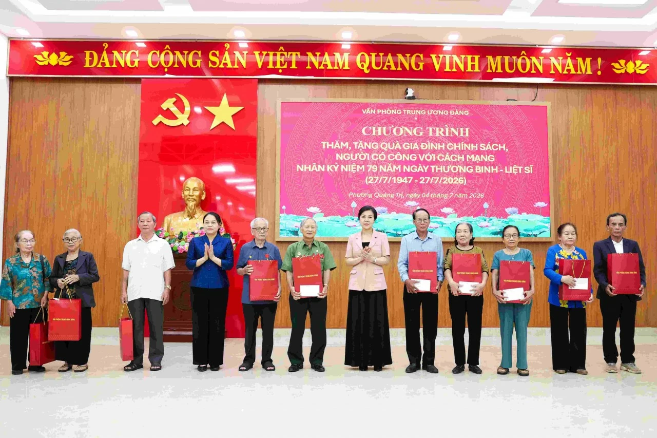 Hành trình tri ân trên đất lửa Quảng Trị: Tiếp sức những người lính ngày đêm đưa liệt sĩ trở về