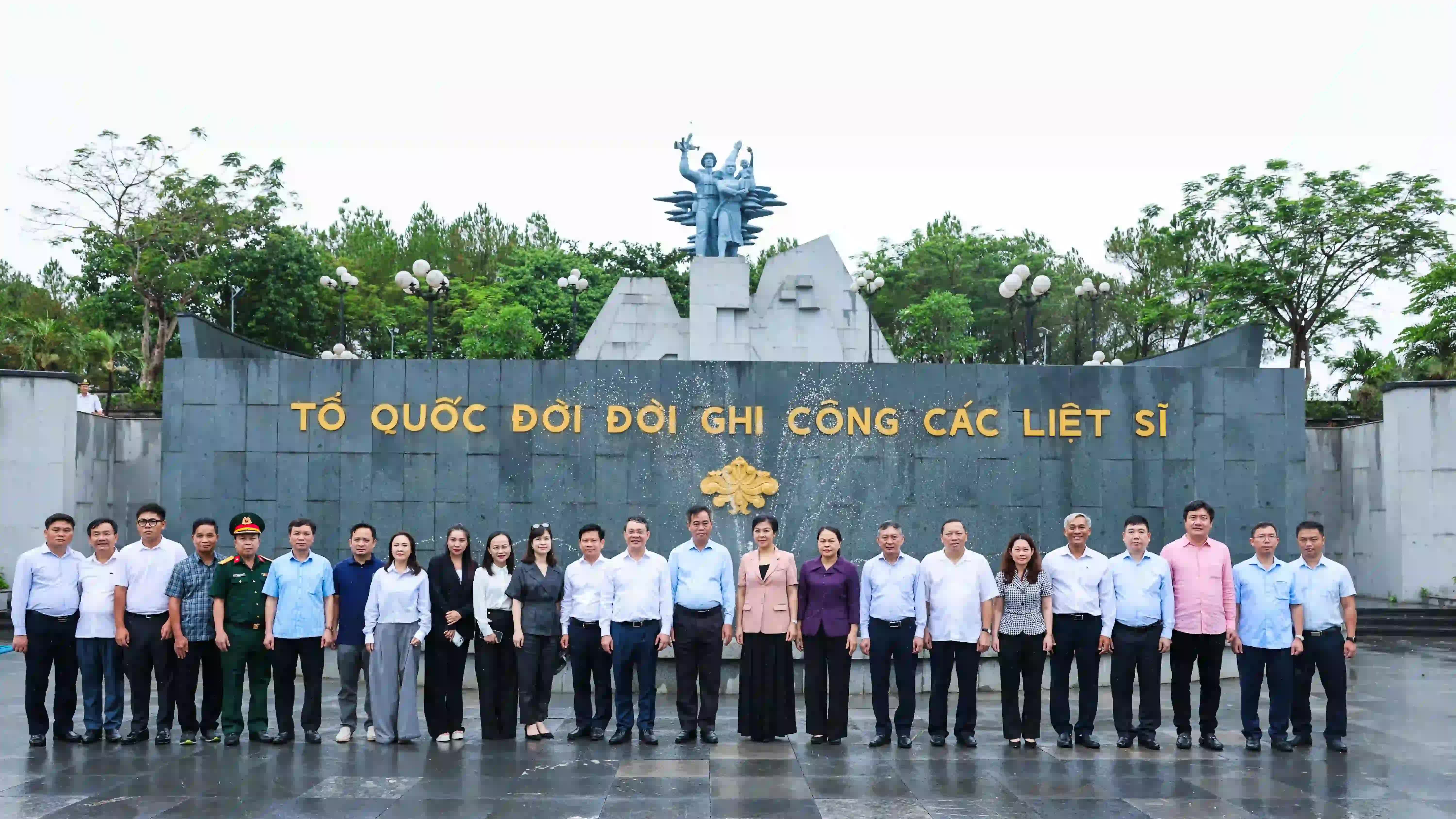 Hành trình tri ân trên đất lửa Quảng Trị: Tiếp sức những người lính ngày đêm đưa liệt sĩ trở về