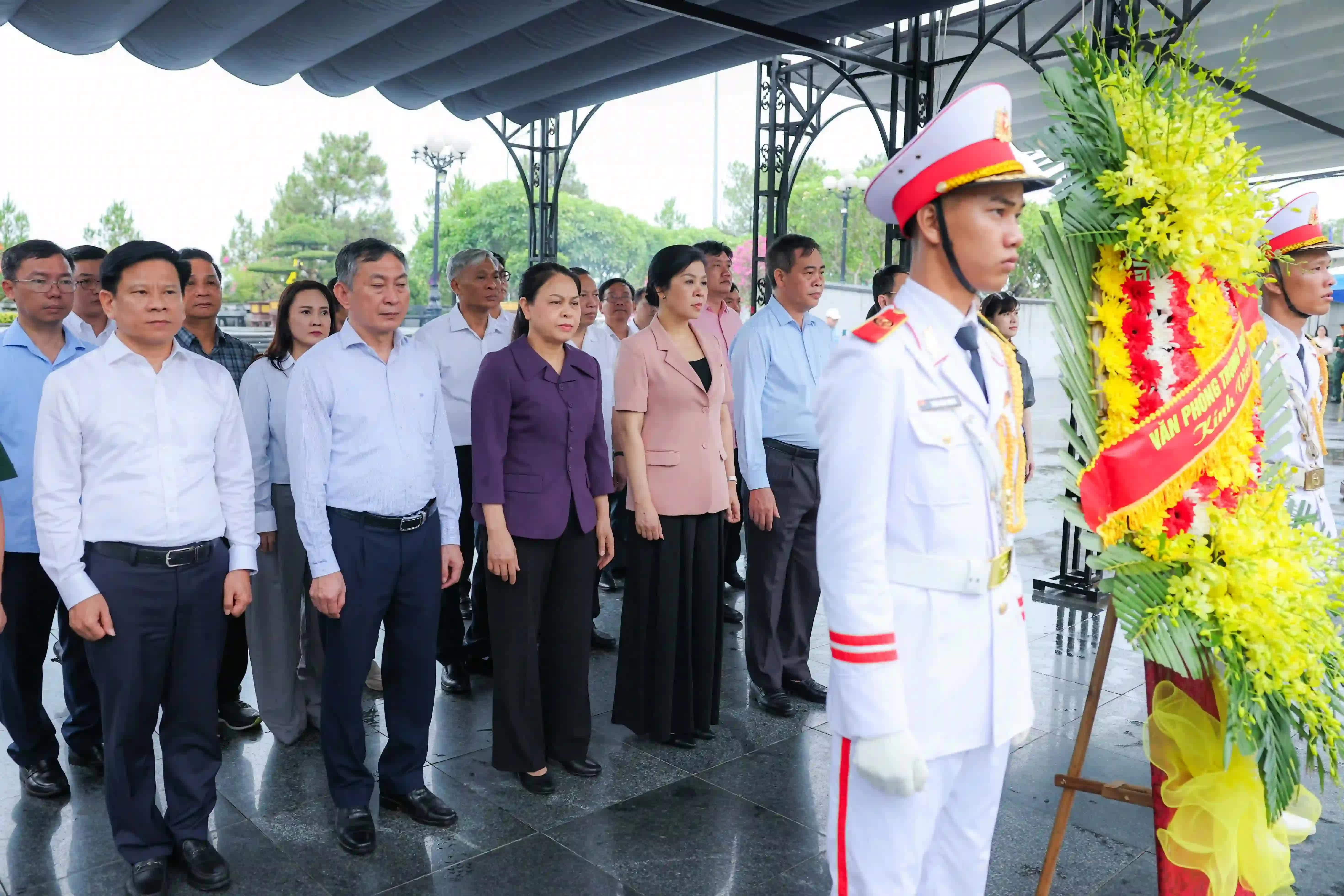 Hành trình tri ân trên đất lửa Quảng Trị: Tiếp sức những người lính ngày đêm đưa liệt sĩ trở về Hành trình tri ân trên đất lửa Quảng Trị: Tiếp sức những người lính ngày đêm đưa liệt sĩ trở về