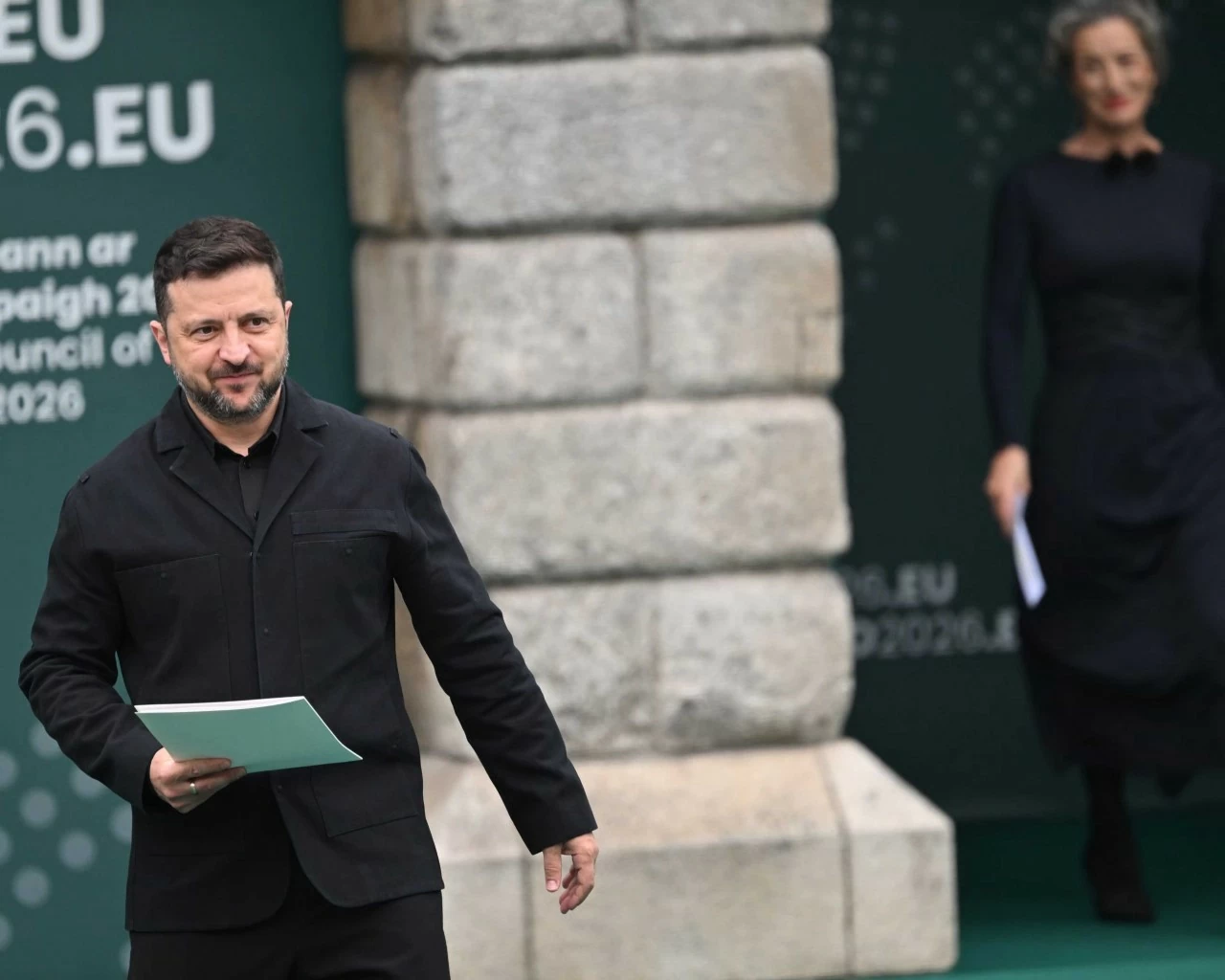 Tổng thống Ukraine Volodymyr Zelenskyy phát biểu tại lễ khai mạc nhiệm kỳ Chủ tịch luân phiên Hội đồng EU của Ireland ở Lâu đài Dublin, ngày 1/7. (Nguồn: EPA)