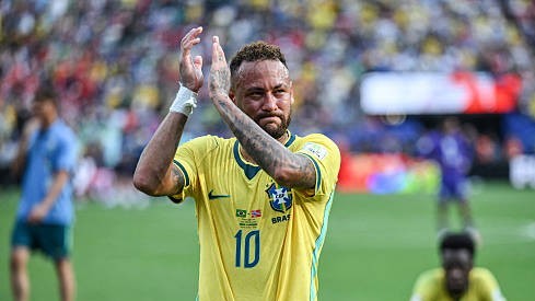 Neymar khóc nức nở sau trận Brazil thua đội tuyển Na Uy