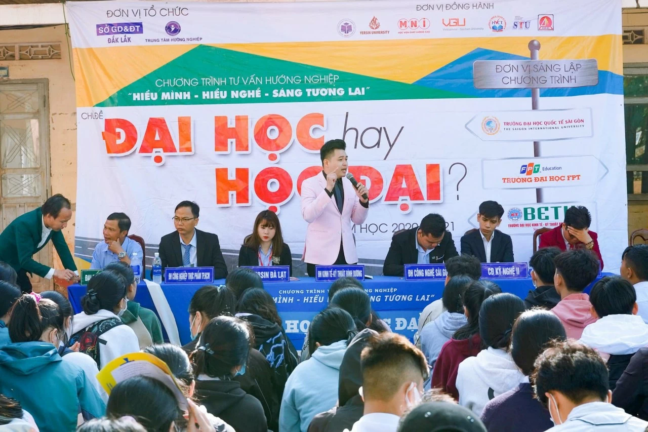 12.28.VHXH: Người trẻ cần được hướng nghiệp sớm để thành công