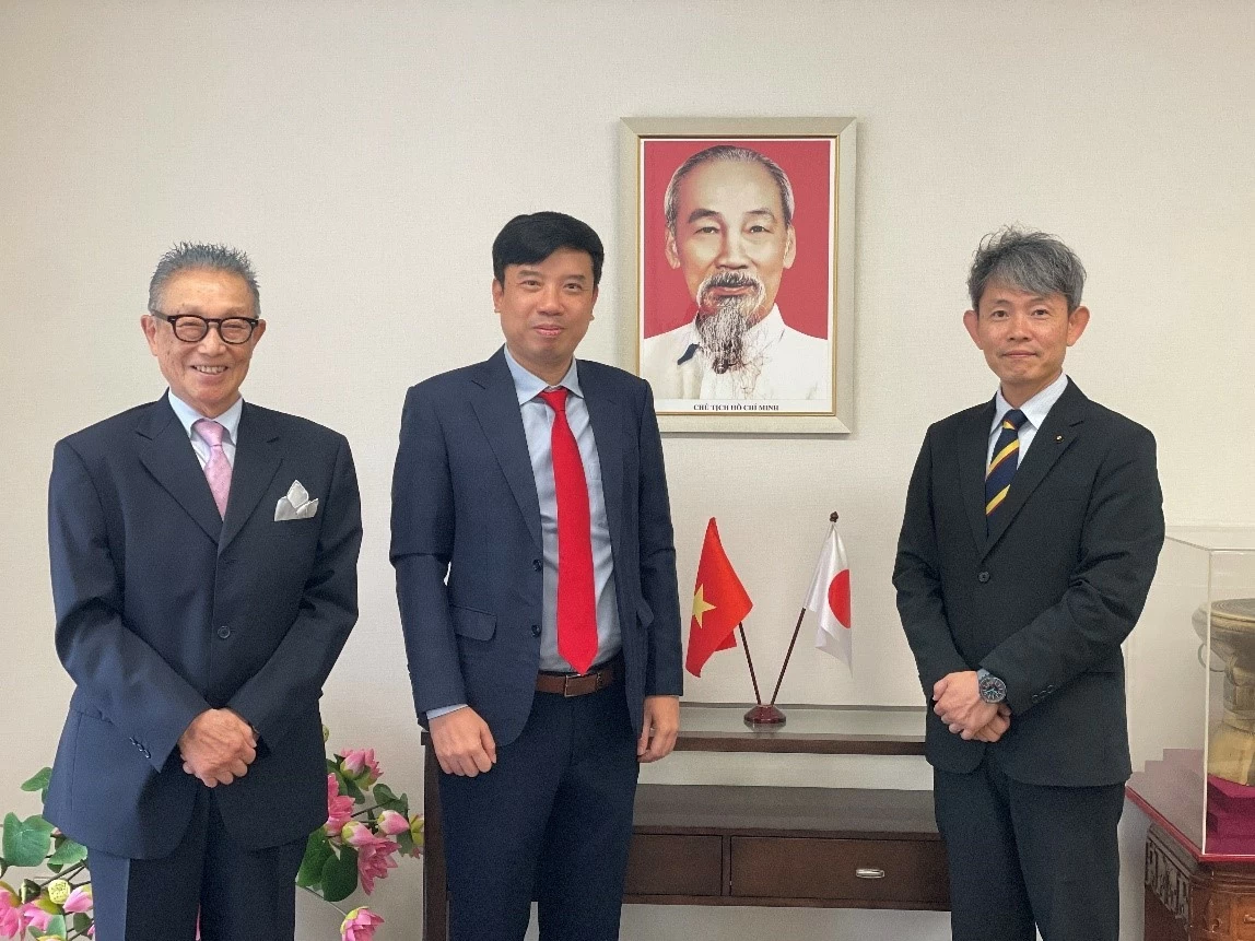 Tổng Lãnh sự Nguyễn Trường Sơn làm việc với lãnh đạo tỉnh Osaka,  thành phố Osaka và thành phố Sakai (Nhật Bản)