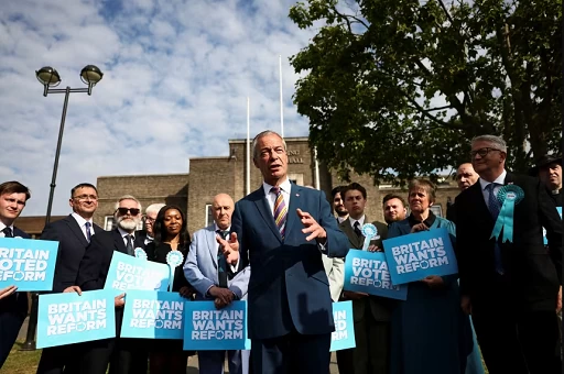 Kiến trúc sư Brexit Farage đối mặt áp lực lớn khi các nghi vấn về nguồn tài trợ gia tăng