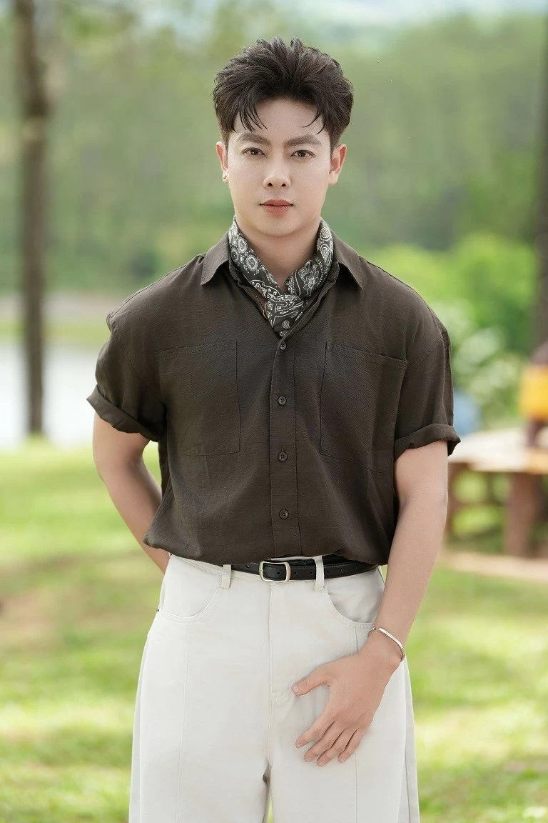 Hoàng Hà Cương làm mới bản hit ‘Nhắm mắt thấy mùa Hè’ của Nguyên Hà