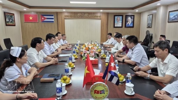 Cuban Consul General visits friendship hospital in Quang Tri