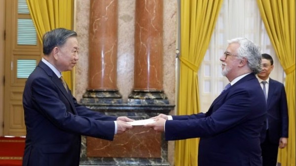 General Secretary, President To Lam receives newly accredited Ambassadors from Portugal, Iran, Mongolia, the US, Myanmar