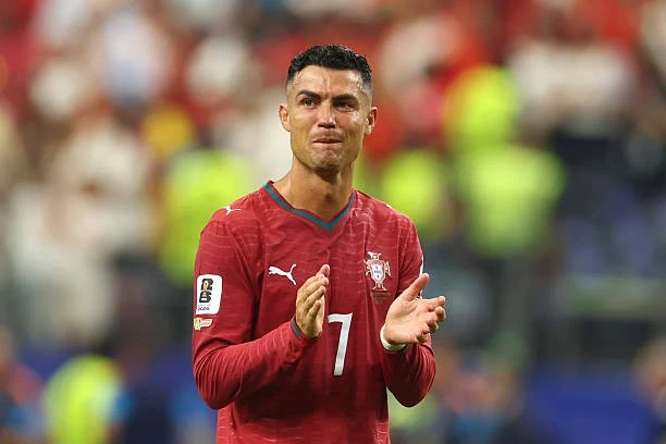 Giọt nước mắt lăn dài ngày Cristiano Ronaldo rời World Cup